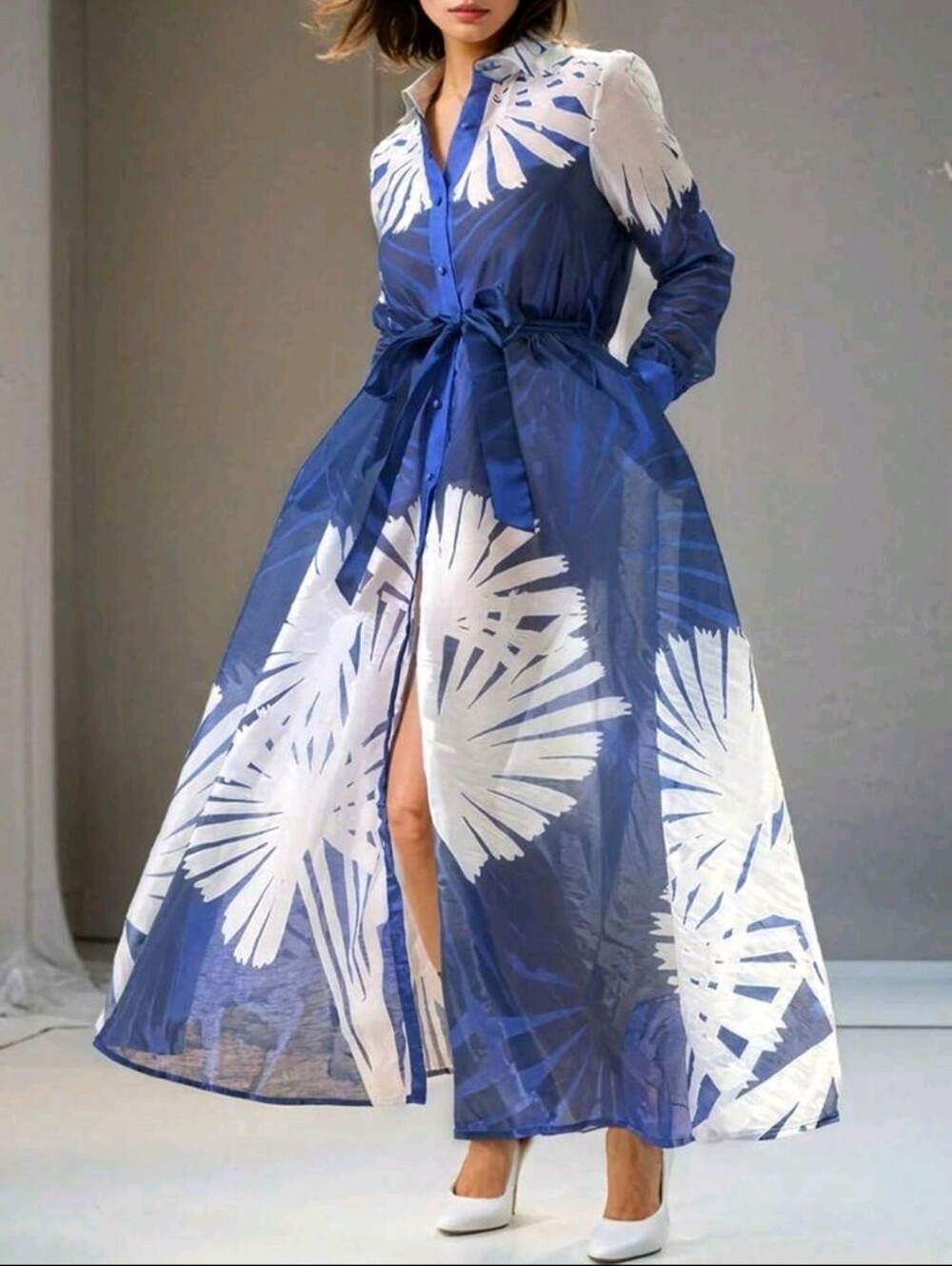 Women's Blue & White Bold Abstract Print Maxi Dress - - Picture 3 of 5